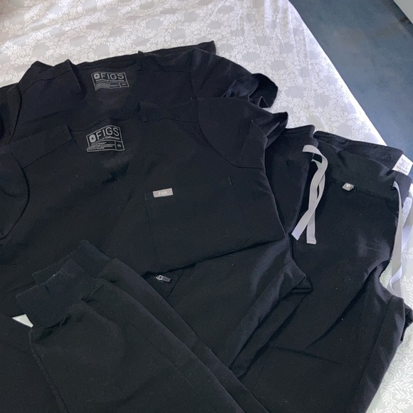 2 Sets of XS FIGS Technical Collection Scrubs in Black - Picture 1 of 4